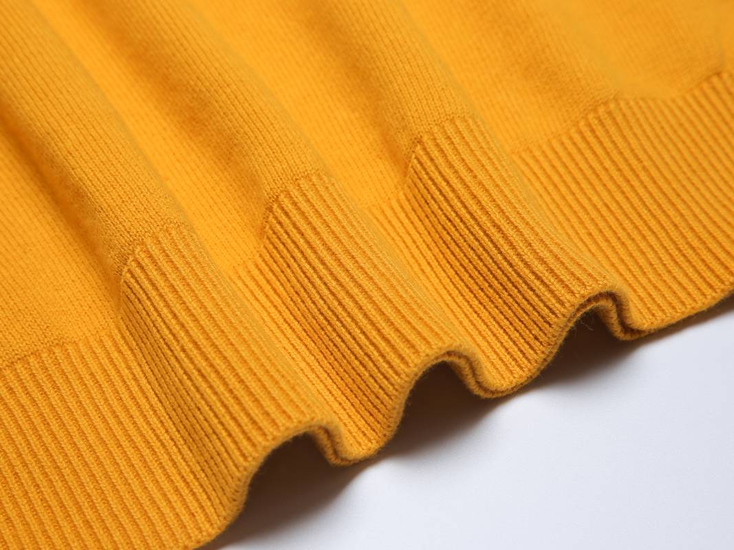 Men's knit sweater-Yellow