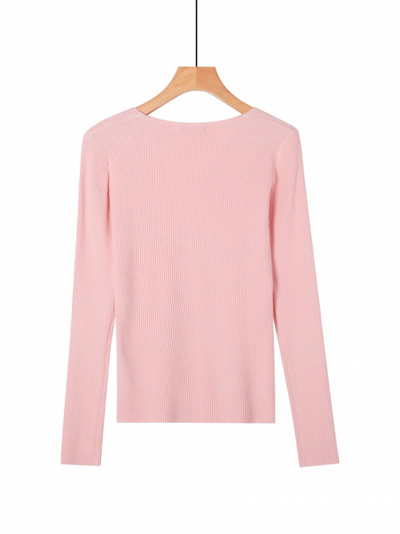 Women's knit sweater with long sleeves