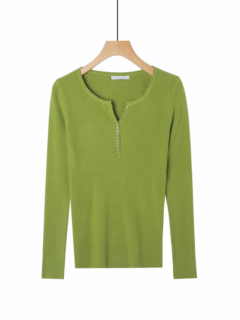 Women's knit sweater with long sleeves